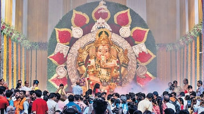 Mumbai, India - August 31, 2019: First look of G.S.B. Seva Mandal Ganpati at King Circle in Mumbai, India, on Saturday, August 31, 2019. (Photo by Satish Bate/Hindustan Times) (Satish Bate/HT Photo) Mumbai, India - August 31, 2019: First look of G.S.B. Seva Mandal Ganpati at King Circle in Mumbai, India, on Saturday, August 31, 2019. (Photo by Satish Bate/Hindustan Times) (Satish Bate/HT Photo)
