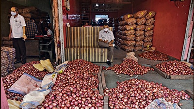 Onion traders from Nashik have decided not to hold auctioning at Lasalgaon and other markets in the district on Monday. (HT PHOTO) Onion traders from Nashik have decided not to hold auctioning at Lasalgaon and other markets in the district on Monday. (HT PHOTO)
