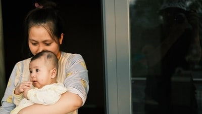One of the mother wounds is that of the self-obsessed mother. They do not see their children as separate individuals. It comes from narcissistic tendencies. (Unsplash) One of the mother wounds is that of the self-obsessed mother. They do not see their children as separate individuals. It comes from narcissistic tendencies. (Unsplash)