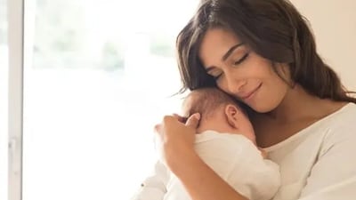 The mother wound is passed on from the mother to the children. It usually consists of cultural trauma and the dysfunctional coping mechanisms that the mothers used to deal with the trauma. There are three common types of mother wounds. Psychotherapist Terri Cole explained the types and wrote, "Do you ever wish you had a different relationship with your maternal impactor?" (Unsplash) The mother wound is passed on from the mother to the children. It usually consists of cultural trauma and the dysfunctional coping mechanisms that the mothers used to deal with the trauma. There are three common types of mother wounds. Psychotherapist Terri Cole explained the types and wrote, "Do you ever wish you had a different relationship with your maternal impactor?" (Unsplash)