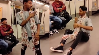 Man dancing to Madhuri Dixit’s Choli Ke Peeche Kya Hai inside Delhi Metro. (Instagram/@duupdates) Man dancing to Madhuri Dixit’s Choli Ke Peeche Kya Hai inside Delhi Metro. (Instagram/@duupdates)