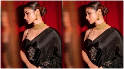 Assisted by makeup artist Mukesh Patil, Mouni decked up in nude eyeshadow, black winged eyeliner, mascara-laden eyelashes, drawn eyebrows, contoured cheeks, a shade of pink lipstick and a small black bindi. (Instagram/@imouniroy) Assisted by makeup artist Mukesh Patil, Mouni decked up in nude eyeshadow, black winged eyeliner, mascara-laden eyelashes, drawn eyebrows, contoured cheeks, a shade of pink lipstick and a small black bindi. (Instagram/@imouniroy)