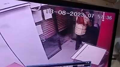 Screengrab of the video showing burglars entering into an ATM in Palghar. (Twitter) Screengrab of the video showing burglars entering into an ATM in Palghar. (Twitter)