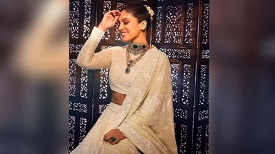 With the assistance of hair stylist Seema, Bhumi made a neat bun out of her voluminous tresses and accessorised it with a stunning gajra to complete her traditional appearance. (Instagram/@bhumipednekar) With the assistance of hair stylist Seema, Bhumi made a neat bun out of her voluminous tresses and accessorised it with a stunning gajra to complete her traditional appearance. (Instagram/@bhumipednekar)
