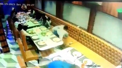 Miscreants open fire at a restaurant in Bihar's Muzaffarpur.