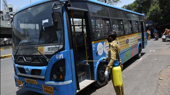 PMPML has launched a new initiative of giving out identity cards ‘PMPML Pravasi Mitra’ in order to get the ground reality of public transport issues (HT FILE PHOTO)