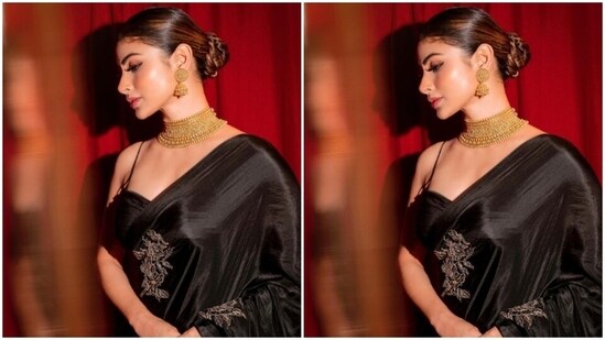 Assisted by makeup artist Mukesh Patil, Mouni decked up in nude eyeshadow, black winged eyeliner, mascara-laden eyelashes, drawn eyebrows, contoured cheeks, a shade of pink lipstick and a small black bindi.&nbsp;(Instagram/@imouniroy)
