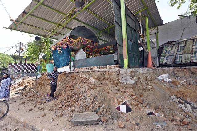 PWD demolishes encroachments outside Mama Bhanje Mazar on Sunday. (Sanjeev Verma/HT Photo) PWD demolishes encroachments outside Mama Bhanje Mazar on Sunday. (Sanjeev Verma/HT Photo)