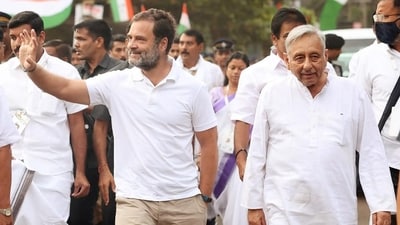 Congress leader Rahul Gandhi with party leader Mani Shankar Aiyar and padayatris participating in the party's Bharat Jodo Yatra Kerala's Wayanad on September 27, 2022. (Congress Twitter/ANI) Congress leader Rahul Gandhi with party leader Mani Shankar Aiyar and padayatris participating in the party's Bharat Jodo Yatra Kerala's Wayanad on September 27, 2022. (Congress Twitter/ANI)