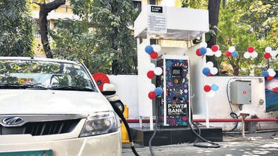 Navi Mumbai, India - February 11, 2022: A motorist charges his electric car at a charging station at Vashi Fuel Centre, in Navi Mumbai, India, on Friday, February 11, 2022. (Photo by Bachchan Kumar/ HT PHOTO) (HT PHOTO) Navi Mumbai, India - February 11, 2022: A motorist charges his electric car at a charging station at Vashi Fuel Centre, in Navi Mumbai, India, on Friday, February 11, 2022. (Photo by Bachchan Kumar/ HT PHOTO) (HT PHOTO)