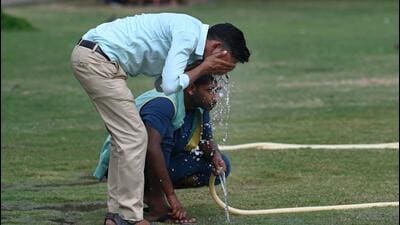 On a humid day at India Gate. (Vipin Kumar/HT Photo) On a humid day at India Gate. (Vipin Kumar/HT Photo)