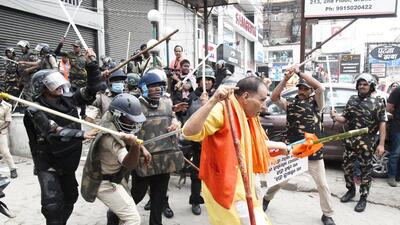 Police personnel lathi-charge BJP workers during their protest march in Patna on Thursday. (HT file) Police personnel lathi-charge BJP workers during their protest march in Patna on Thursday. (HT file)