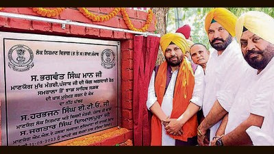 Punjab minister Harbhajan Singh during the inauguration of road repair projects in Samrala constituency, Ludhiana on Monday. (HT Photo)