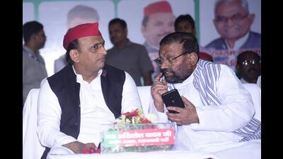 Samajwadi Party president Akhilesh Yadav and party leader Swami Prasad Maurya duing OBC convention at Indira Gandhi Pratishthan in Lucknow, on Monday. (Deepak Gupta/HT Photo) Samajwadi Party president Akhilesh Yadav and party leader Swami Prasad Maurya duing OBC convention at Indira Gandhi Pratishthan in Lucknow, on Monday. (Deepak Gupta/HT Photo)