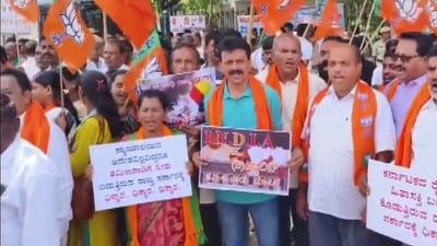Kaveri water: Karnataka BJP blocks roads as it protests state govt's move Kaveri water: Karnataka BJP blocks roads as it protests state govt's move