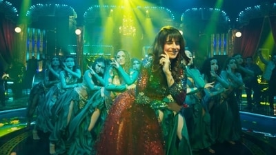 Dream Girl 2 song Jamnapaar: Ayushmann Khurrana dances as Pooja.