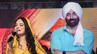 Gadar 2: Sunny Deol and Ameesha Patel during a live performance, in Ghaziabad. (PTI)
