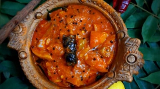 Naranga Curry: Naranga Curry is a sour lemon pickle served in a traditional Sadhya. It is made with lemon, spices and herbs in sesame oil.&nbsp;(Instagram/@lijus2020)
