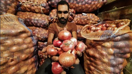 Thane, India - August, 21, 2023: at thane union market, Farmers are angry after central government increased export duty by 40% and stopped onion exports and onion is likely to become expensive in the coming days. , in Thane, in Mumbai, India, on,Monday, August, 21, 2023. ( Praful Gangurde / HT Photo )