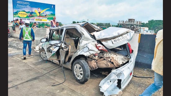 The victims were seated in the Swift Dzire car, and two others – Aarti Gadade, 65, and Asmita Khatavak, 40 – in the same vehicle sustained serious injuries. Three other passengers from the Tata Punch SUV, Anjana Ganpat Lokre, 73, Ashish Ganpat Lokre, 45, from Ahmedabad and Yogesh Dileep Jadhav, 30, from Solapur have sustained grievous injuries in the accident. (HT PHOTO)
