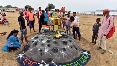 Students of Allahabad Central University makes a sand sculpture at the Sangam wishing for the successful landing of Chandrayaan-3 on the moon, in Prayagraj on Tuesday. (ANI) Students of Allahabad Central University makes a sand sculpture at the Sangam wishing for the successful landing of Chandrayaan-3 on the moon, in Prayagraj on Tuesday. (ANI)