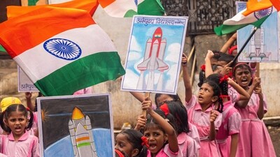 Students of Abhyuday Vidyalaya, wave India's national flag and hold the placard, as they gather in support of the Chandrayaan-3 spacecraft , at Parshiwadi, Ghatkopar in Mumbai on Tuesday. (Photo by Anshuman Poyrekar/ Hindustan Times) Students of Abhyuday Vidyalaya, wave India's national flag and hold the placard, as they gather in support of the Chandrayaan-3 spacecraft , at Parshiwadi, Ghatkopar in Mumbai on Tuesday. (Photo by Anshuman Poyrekar/ Hindustan Times)