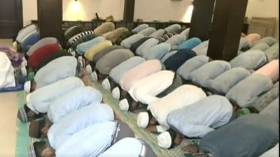 Lucknow Eidgah Imam scholar told news agency PTI that a special 'dua' at Darul Uloom Farangi Mahal Eidgah, Lucknow in which madarsa students participated in a large number. (Screengrab)