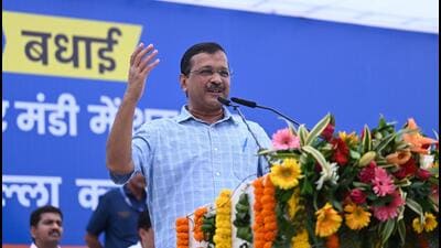 Chief minister Arvind Kejriwal at Keshopur Mandi in Delhi. (Sanchit Khanna/HT Photo)