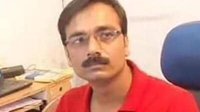 Journalist Vimal Kumar Yadav was shot dead by unidentified people at his residence in Araria , Bihar. (HT Photo) Journalist Vimal Kumar Yadav was shot dead by unidentified people at his residence in Araria , Bihar. (HT Photo)