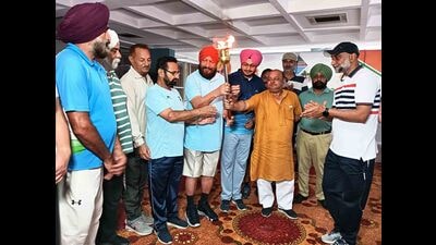 MLA Gurpreet Bassi Gogi, along with sports personalities of the district, flagging of a torch relay from Guru Nanak Stadium in Ludhiana on Tuesday. (HT Photo) MLA Gurpreet Bassi Gogi, along with sports personalities of the district, flagging of a torch relay from Guru Nanak Stadium in Ludhiana on Tuesday. (HT Photo)