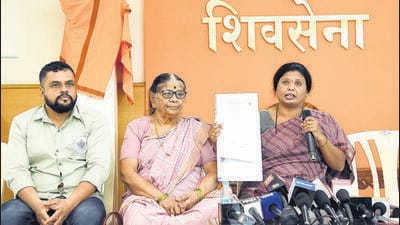 Mumbai, India - Aug. 22, 2023: Shiv Sena Deputy Leader Sushma Andhare (R) addressing to media during press conference at Shiv Sena Bhavan along with Sharayu Mogare(C), Complaint against Shiv Sena's - Shinde Group's Sheetal Mhatre's Family, in Mumbai, India, on Tuesday, August 22, 2023. (Photo by HT Photo/ Hindustan Times) (Hindustan Times) Mumbai, India - Aug. 22, 2023: Shiv Sena Deputy Leader Sushma Andhare (R) addressing to media during press conference at Shiv Sena Bhavan along with Sharayu Mogare(C), Complaint against Shiv Sena's - Shinde Group's Sheetal Mhatre's Family, in Mumbai, India, on Tuesday, August 22, 2023. (Photo by HT Photo/ Hindustan Times) (Hindustan Times)