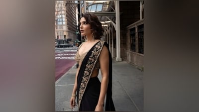 Samantha wore the pre-draped six yards elegantly with the pleated pallu on her shoulder and the front pleats layered in tiers showing off the intricate work. (Instagram) Samantha wore the pre-draped six yards elegantly with the pleated pallu on her shoulder and the front pleats layered in tiers showing off the intricate work. (Instagram)