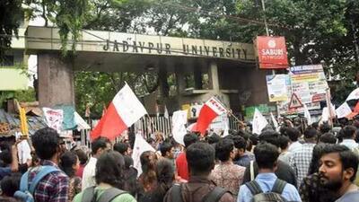 Supporters of Left Front student organisations protest in front of the Jadavpur University campus in Kolkata over the death of a first-year student (Photo credit: ANI)