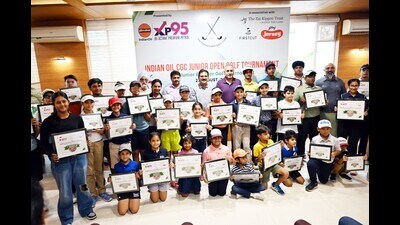 The winners posing with their golf tournament awards in Chandigarh. (HT PHOTO)