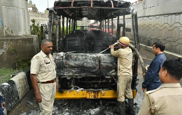 The two fire tenders and firefighters had completely extinguished the fire within 30-40 minutes. (Sakib Ali/HT Photo)