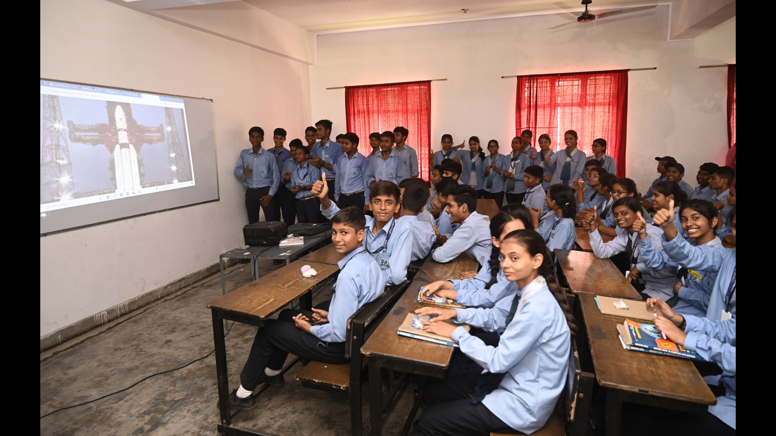 Resounding Cheers: Chandrayaan-3 success inspires euphoria & patriotism among students in U.P. - Vimarsana News