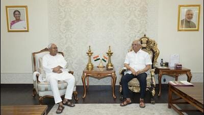 Bihar CM Nitish Kumar with Governor Rajendra Vishwanath Arlekar on Wednesday. (HT photo) Bihar CM Nitish Kumar with Governor Rajendra Vishwanath Arlekar on Wednesday. (HT photo)