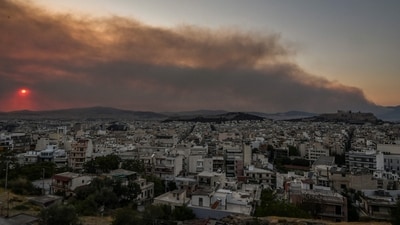 Many residents are choosing to stay in the area to protect their homes. (AFP) Many residents are choosing to stay in the area to protect their homes. (AFP)