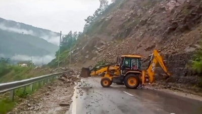 Rudraprayag: Heavy machinery being used to clear Rishikesh-Badrinath National Highway blocked with boulders after a rain-triggered landslide, in Rudraprayag district, Monday, July 24, 2023. (PTI Photo)(PTI07_24_2023_000025B) (PTI) Rudraprayag: Heavy machinery being used to clear Rishikesh-Badrinath National Highway blocked with boulders after a rain-triggered landslide, in Rudraprayag district, Monday, July 24, 2023. (PTI Photo)(PTI07_24_2023_000025B) (PTI)