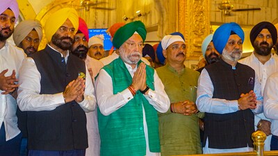 Union Minister Hardeep Singh Puri offers prayers at the Bangla Sahib Gurudwara for the successful landing of ISRO's 'Chandrayaan-3' on the surface of the Moon, (PTI) Union Minister Hardeep Singh Puri offers prayers at the Bangla Sahib Gurudwara for the successful landing of ISRO's 'Chandrayaan-3' on the surface of the Moon, (PTI)
