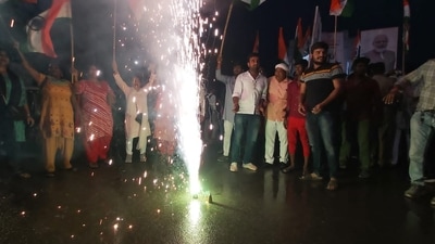 Bharatiya Janata Party workers light fireworks after successful landing of Chadryan-3 on moon (Hindustan Times) Bharatiya Janata Party workers light fireworks after successful landing of Chadryan-3 on moon (Hindustan Times)