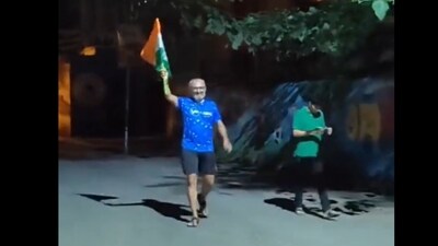 Bengaluru man walking on the streets with the Indian flag. (X/@vikas_ruparelia) Bengaluru man walking on the streets with the Indian flag. (X/@vikas_ruparelia)