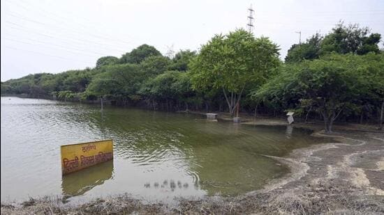 A view of the Asita East near Yamuna River ITO Bridge. (Sanjeev Verma/ Hindustan Times)