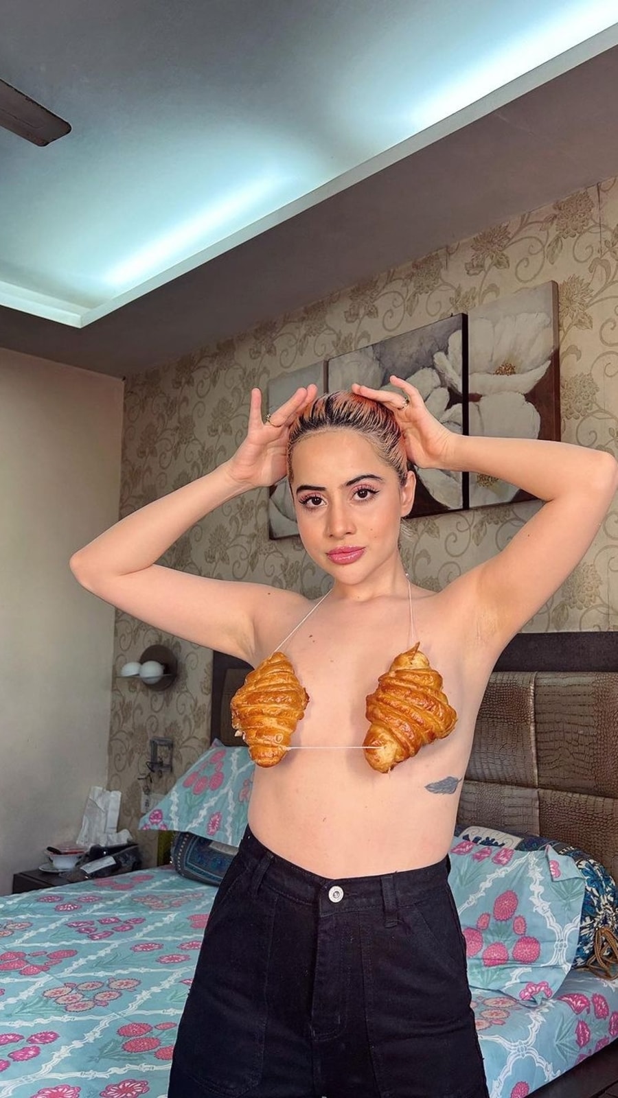 uorfi_javed_croissant_top
