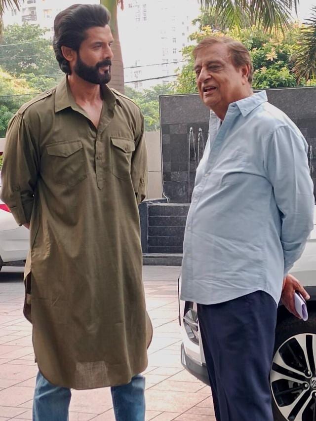 Gaur with Bokadia during the shoot of Teesri Begum in Lucknow. (HT Photo) Gaur with Bokadia during the shoot of Teesri Begum in Lucknow. (HT Photo)