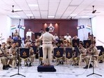 Khaki Studio performing a rendition of Sare Jagan Se Achha. 