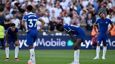 Chelsea's players react at the end of the English Premier League football match between West Ham United and Chelsea at the London Stadium (AFP)