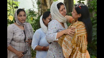 Family and friends of the deceased teacher, Ravinder Kaur, during her funeral in Ludhiana on Thursday. (Gurpreet Singh/ht) Family and friends of the deceased teacher, Ravinder Kaur, during her funeral in Ludhiana on Thursday. (Gurpreet Singh/ht)