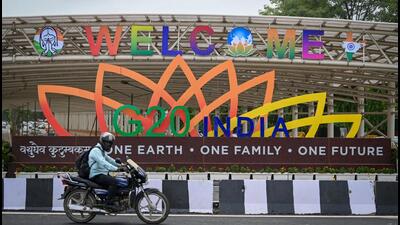 G20 installations at a road near Pragati Maidan. MCD said that it will deploy 700 workers to clean roads in the city during the summit. (Sanchit Khanna) G20 installations at a road near Pragati Maidan. MCD said that it will deploy 700 workers to clean roads in the city during the summit. (Sanchit Khanna)