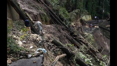The Kanlog-Bemloi road that was closed due to a landslide in Shimla on Thursday. (Deepak Sansta/HT) The Kanlog-Bemloi road that was closed due to a landslide in Shimla on Thursday. (Deepak Sansta/HT)